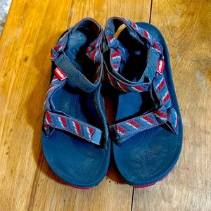 Teva women’s grey & red sandals, size 7